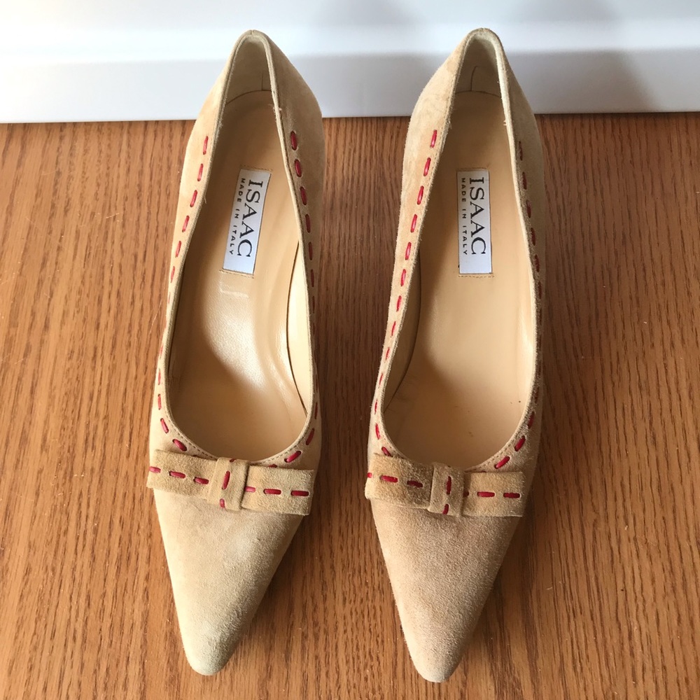Isaac Mizrahi Tan Leather With Bow Pumps